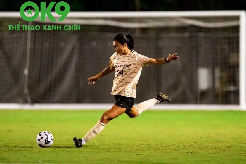 Zara Chavoshi gây sốt khi gia nhập Orlando Pride (Ảnh: Wake Forest Athletics)